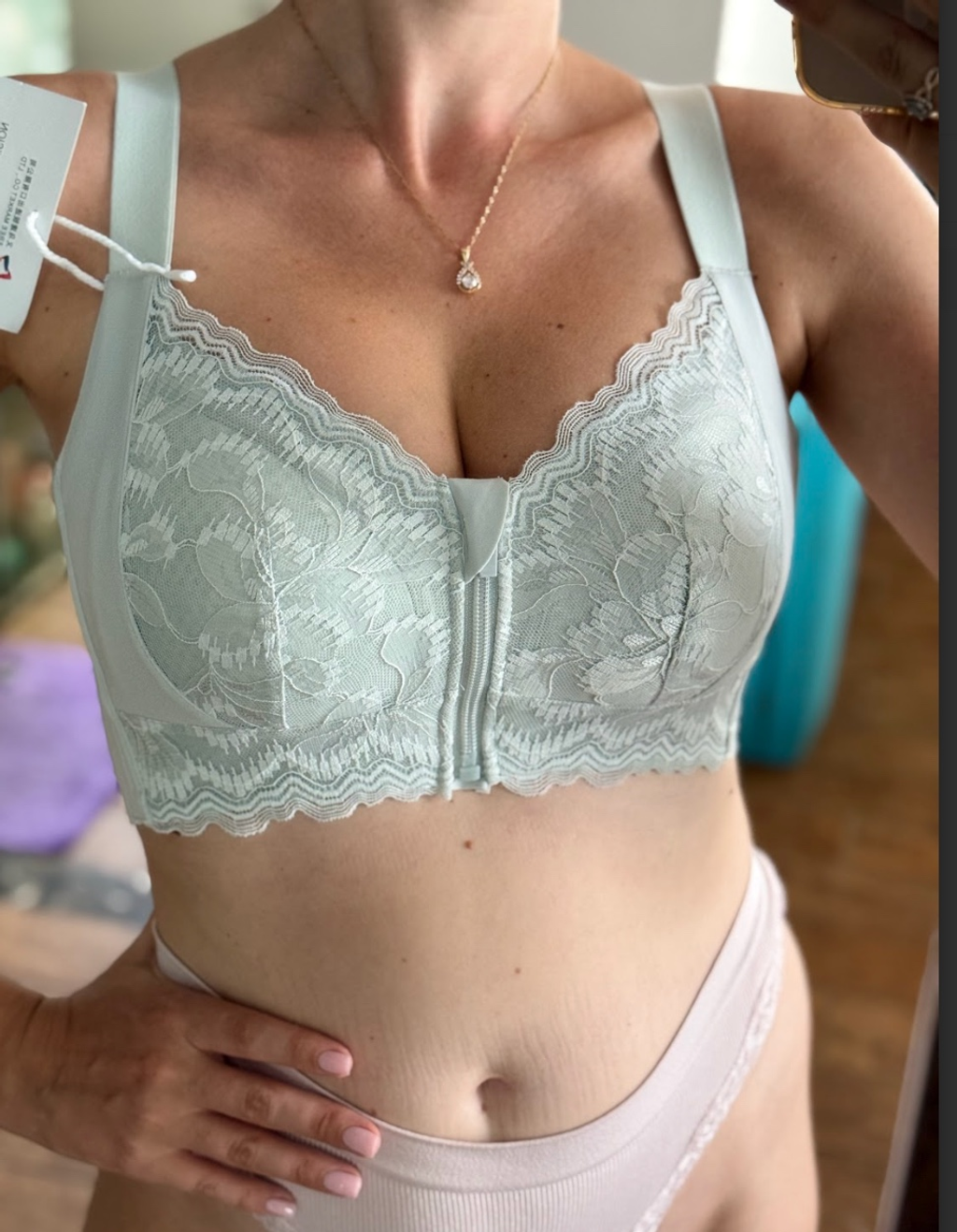 SoftestLayer™ - Ultra Soft Front Zip Wireless Lifting Bra