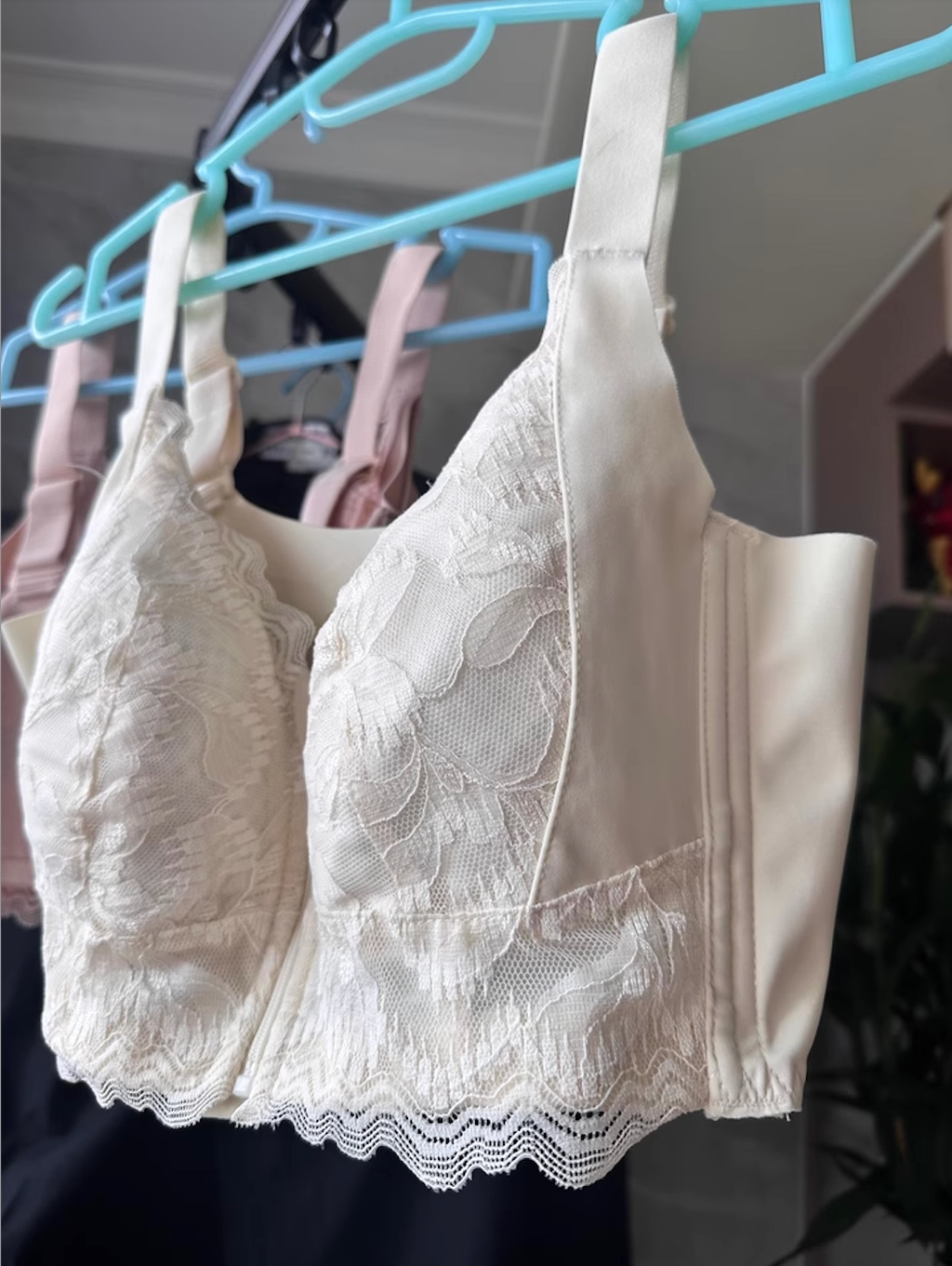 SoftestLayer™ - Ultra Soft Front Zip Wireless Lifting Bra